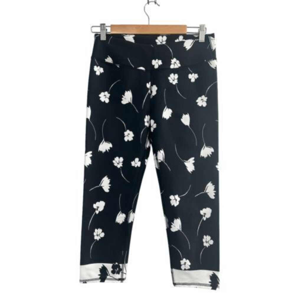 Fabletics Black/White Floral Define Powerhold Mid-Rise Capri Small NWOT‎